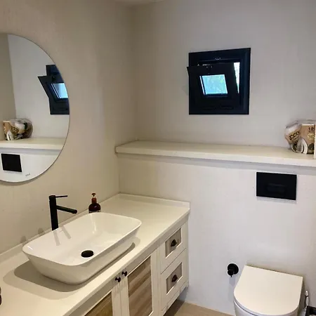 Duplex In Bitez Opposite Aktur, #15 ヴィラ *